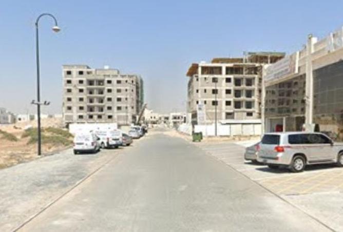 أرض استثمارية مميزة بالياسمين عجمان G+10 للبيع 3.8