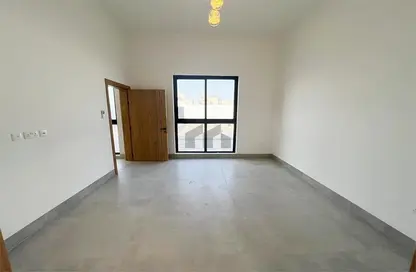 Villa - 5 Bedrooms for rent in Shakhbout City - Abu Dhabi