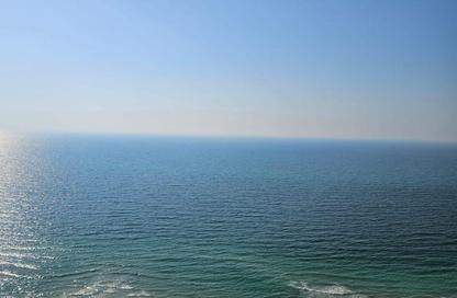 Apartment - 3 Bedrooms - 4 Bathrooms for rent in Corniche Tower - Ajman Corniche Road - Ajman