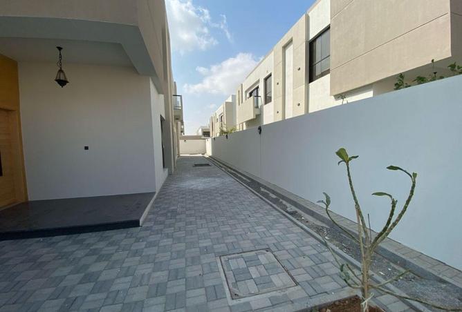 69890779 - Property Image 3