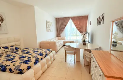 Apartment - Studio - 1 Bathroom for rent in Beach Tower 1 - Al Khan Lagoon - Al Khan - Sharjah