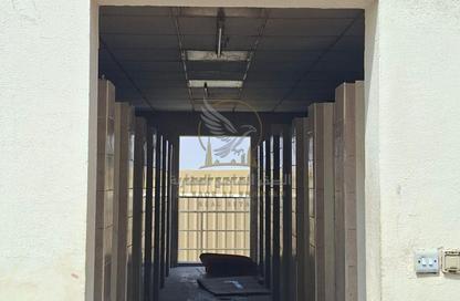 Labor Camp - Studio - 7+ Bathrooms for rent in Al Sajaa S - Al Sajaa - Sharjah