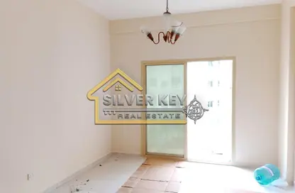 شقة - 2 غرف نوم - 2 حمامات للايجار في السور - القاسمية - الشارقة