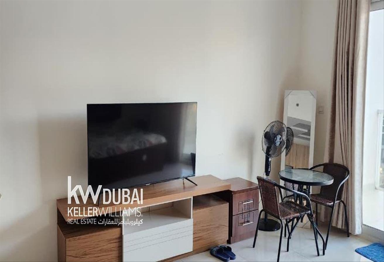 FULLY FURNISHED I HIGH FLOOR I BRIGHT LAYOUT photo 6