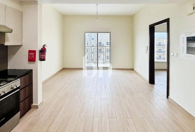 Pool View | High Floor | Upgraded Unit | Vacant photo 3