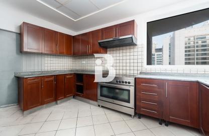 Apartment - 2 - 2 for rent in Cascades Tower - Dubai Marina - Dubai