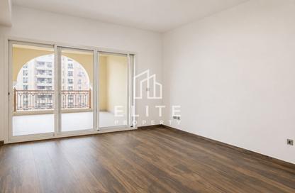 Apartment - 3 - 4 for rent in Marina Residences 6 - Marina Residences - Palm Jumeirah - Dubai