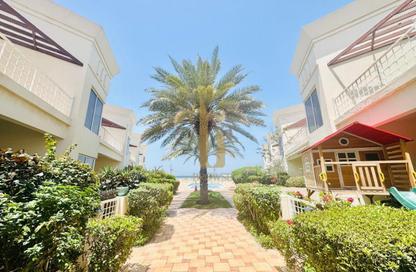 Villa - 4 Bedrooms - 4 Bathrooms for rent in Jumeirah 1 Villas - Jumeirah 1 - Jumeirah - Dubai
