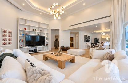 Villa - 4 - 6 for rent in Garden Homes Frond P - Garden Homes - Palm Jumeirah - Dubai