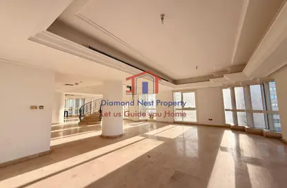 شقة - 4 غرف نوم - 5 حمامات للايجار في برج توام - شارع خليفة - أبوظبي