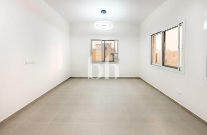 Villa - 4 Bedrooms - 5 Bathrooms for rent in Al Aweer 1 - Al Aweer - Dubai