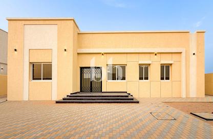 Villa - 4 Bedrooms - 5 Bathrooms for rent in Al Aweer 1 - Al Aweer - Dubai Villa - 4 Bedrooms - 5 Bathrooms for rent in Al Aweer 1 - Al Aweer - Dubai