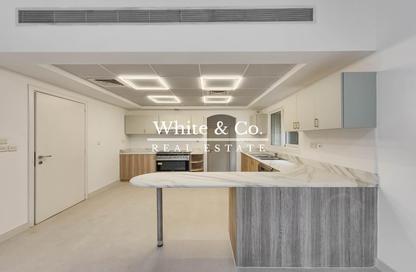 Villa - 5 Bedrooms - 6 Bathrooms for rent in Meadows 4 - Meadows - Dubai