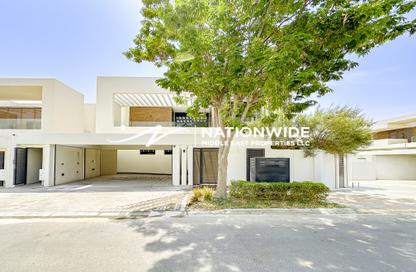 Villa - 5 - 6 for sale in West Yas - Yas Island - Abu Dhabi