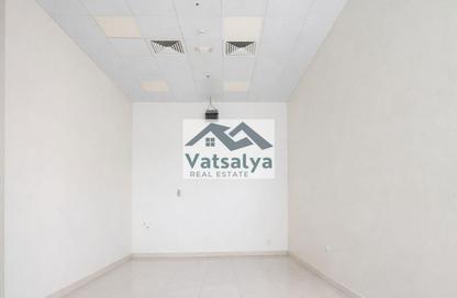 Retail - Studio - 1 Bathroom for rent in Remal Mall - Majan - Dubai Land - Dubai