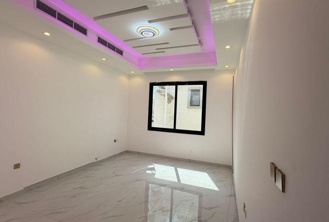 73164027 - Property Image 2