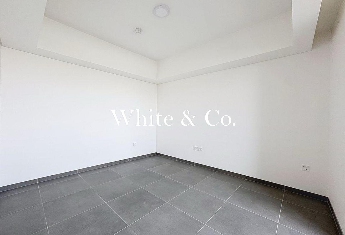 Available Now | 1 Cheque | Internal Road photo 7