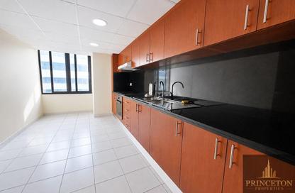 Apartment - 3 Bedrooms - 2 Bathrooms for rent in Silver Sands 1 - Al Mankhool - Bur Dubai - Dubai