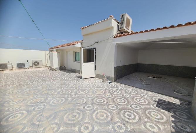 Private Entrance | 5 Bedrooms | Driver Room | MBZ