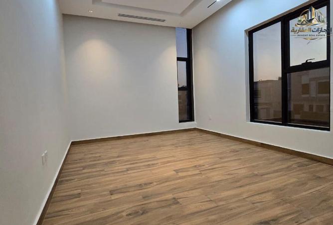 81120729 - Property Image 2