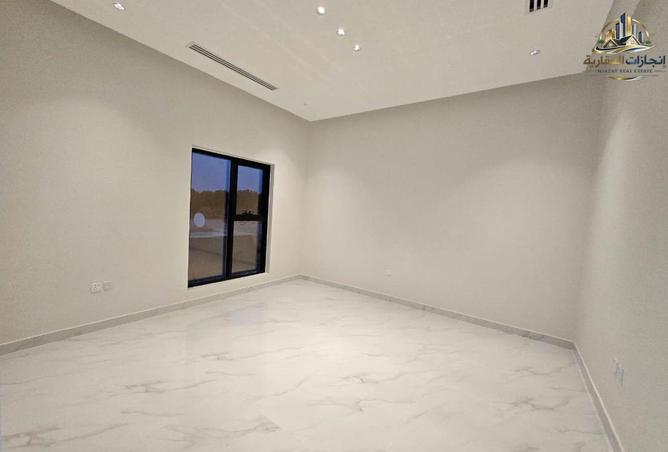 81120729 - Property Image 3