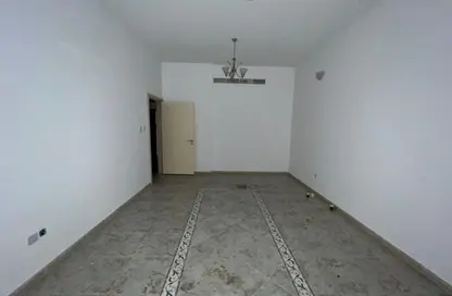 شقة - 2 غرف نوم - 2 حمامات للايجار في مركز اعمال الغانم - المجاز 3 - المجاز - الشارقة