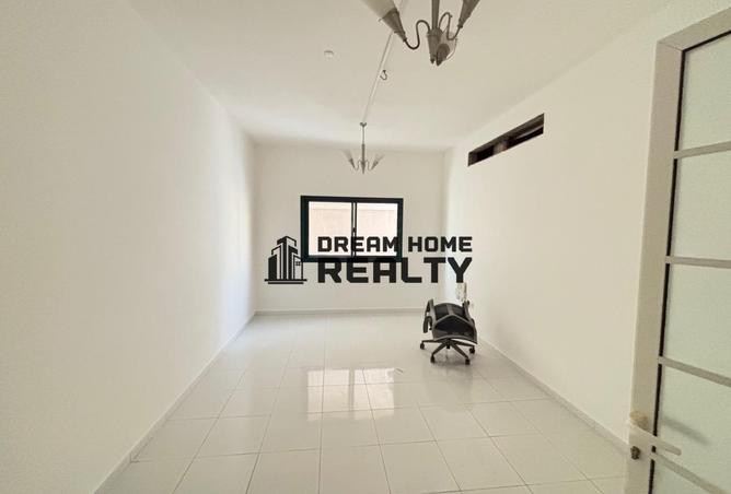 2 BHK | HUGE | FAMILY | BALCONY | 6 CHQS