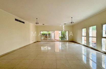 Villa - 5 - 5 for rent in Umm Suqeim 1 Villas - Umm Suqeim 1 - Umm Suqeim - Dubai Villa - 5 - 5 for rent in Umm Suqeim 1 Villas - Umm Suqeim 1 - Umm Suqeim - Dubai