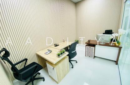 Office Space - Studio - 1 Bathroom for rent in Red Avenue - Al Garhoud - Dubai