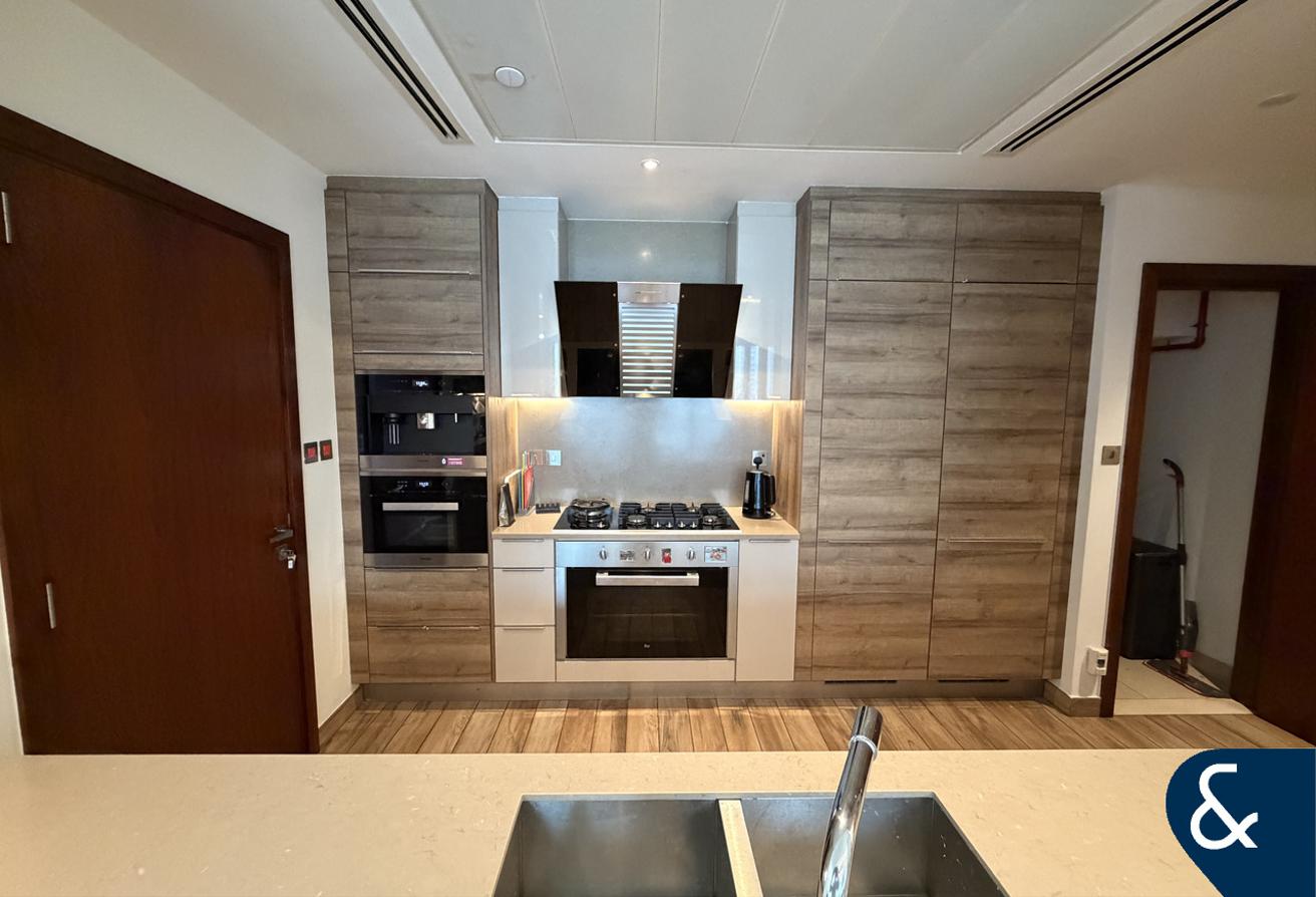 4 Bedroom | Unfurnished | Marina View photo 6