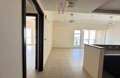 شقة - غرفة نوم - 2 حمامات للايجار في برج تشرشل السكني - أبراج تشرشل - الخليج التجاري - دبي