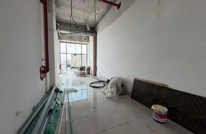 Shop - Studio - 1 Bathroom for rent in Muweileh Community - Muwaileh Commercial - Sharjah