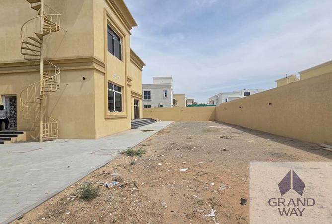 81112317 - Property Image 2