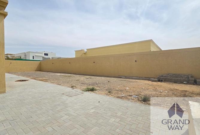 81112317 - Property Image 3