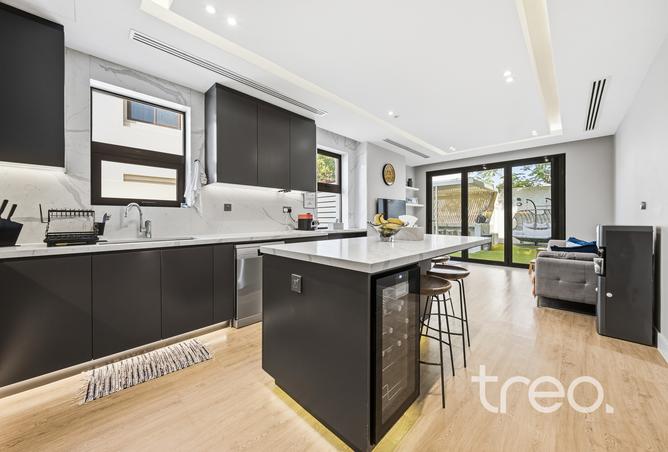 4-bed villa in Casa · Upgraded — photo 3