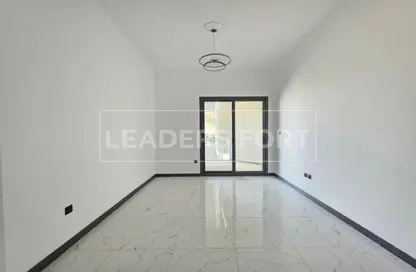 شقة - غرفة نوم - 2 حمامات للايجار في برج روكان B - برج روكان - روكان - دبي لاند - دبي