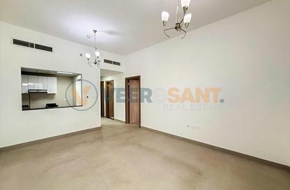 Apartment - 1 Bedroom - 2 Bathrooms for rent in Prestige Building - International City Phase 2 - Al Warsan 4 - Al Warsan - Dubai