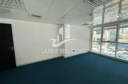 مكتب - 2 غرف نوم - 1 حمام للايجار في الزاهية - أبوظبي