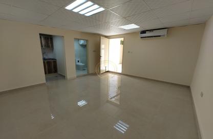 Apartment - Studio - 1 Bathroom for rent in Central District - Al Ain Apartment - Studio - 1 Bathroom for rent in Central District - Al Ain