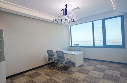 Business Centre - Studio - 4 Bathrooms for rent in Dar Al Salam Building - Corniche Road - Abu Dhabi
