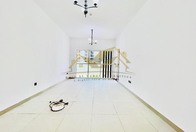 2 BR Apartment with kitchen appliances near metro
