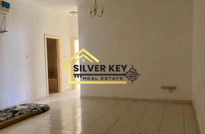 Apartment - 2 Bedrooms - 2 Bathrooms for rent in Budaniq 7 Building - Budaniq - Al Qasimia - Sharjah