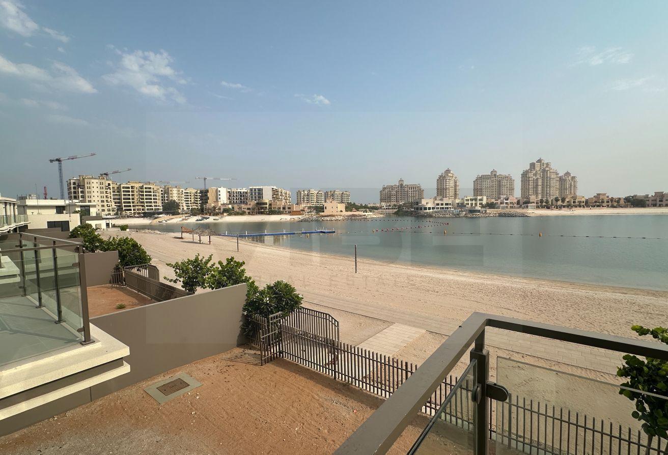 Direct Beachfront I 4 bed + Maids Room