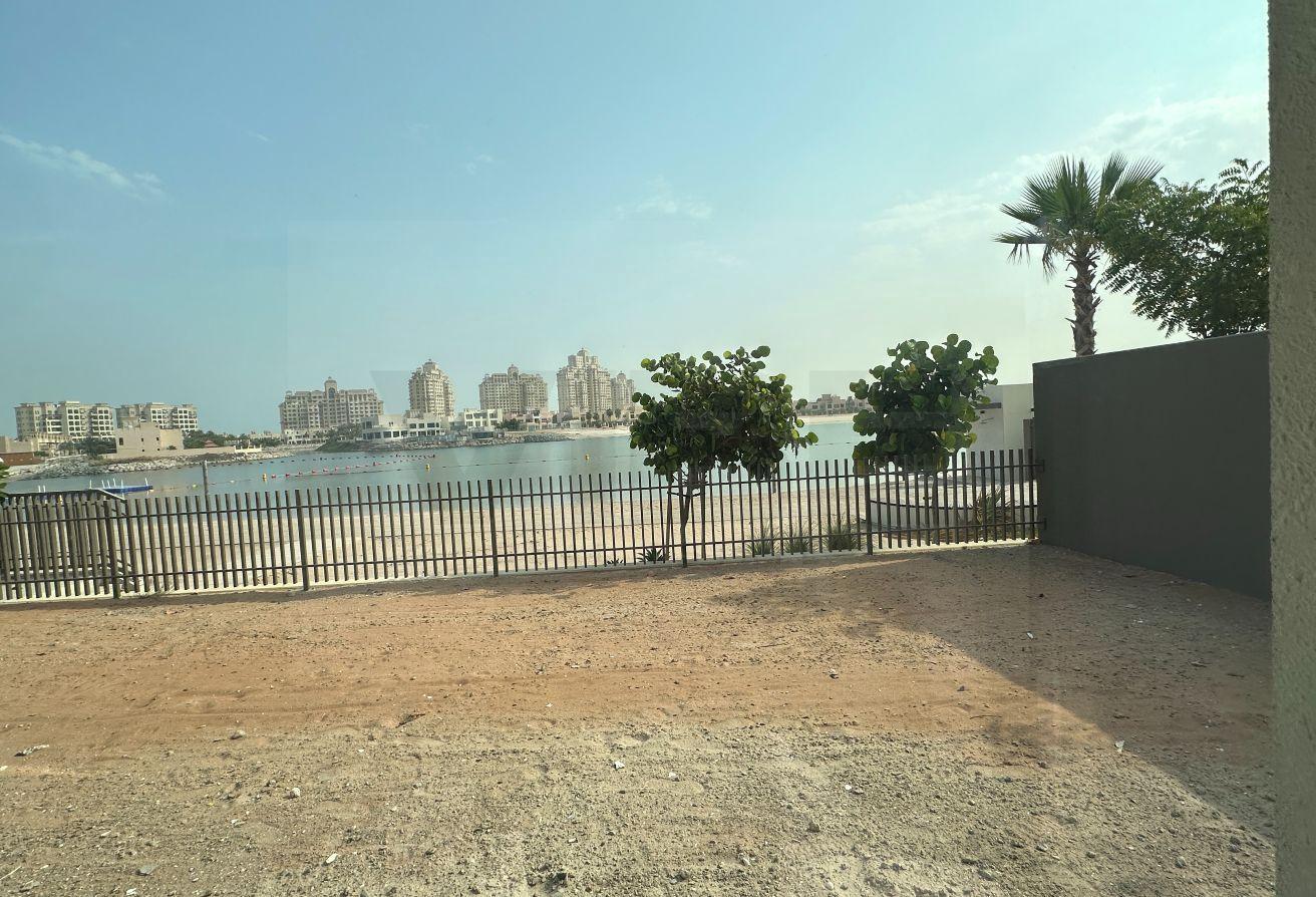 Direct Beachfront I 4 bed + Maids Room