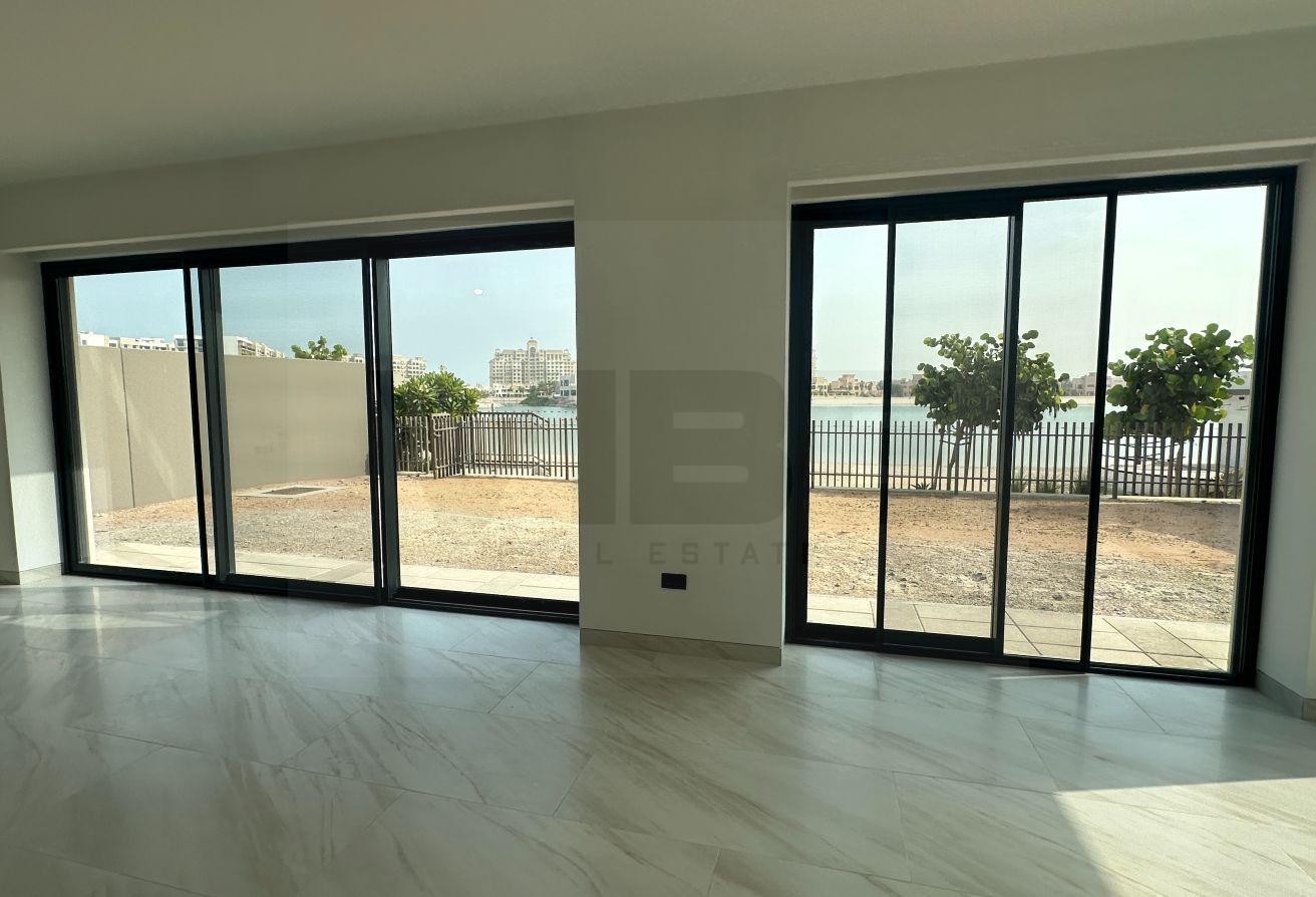 Direct Beachfront I 4 bed + Maids Room