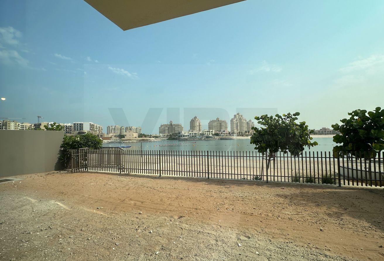 Direct Beachfront I 4 bed + Maids Room