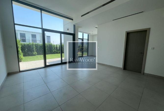 Single row | High privacy | Near to amenities