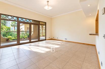 Apartment - 2 - 3 for rent in Al Anbara - Shoreline Apartments - Palm Jumeirah - Dubai
