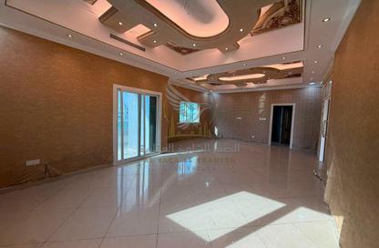 Duplex - 4 Bedrooms - 6 Bathrooms for rent in Al Majaz 1 - Al Majaz - Sharjah
