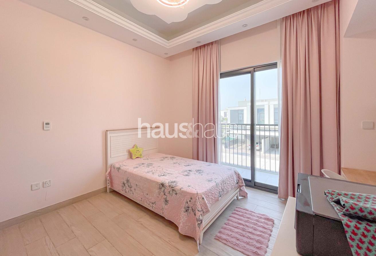 Unfurnished | Spacious | Vacant soon photo 7